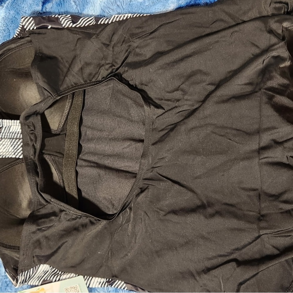Black and White Patterned Swimsuit - Picture 3 of 4